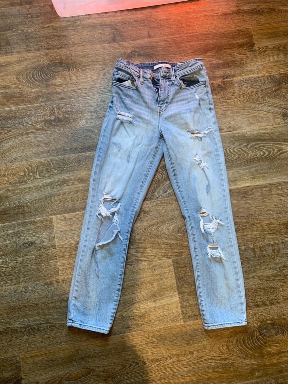 #56 eunina Light Wash Ripped Boyfriend Jeans